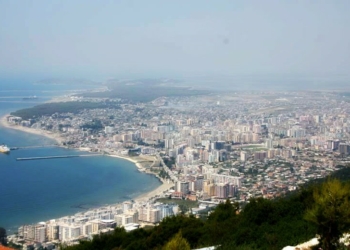 Valona invasa turisti stranieri