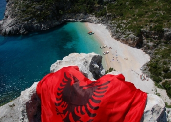 Gli Albanesi Sono Orgogliosi Del Loro Paese