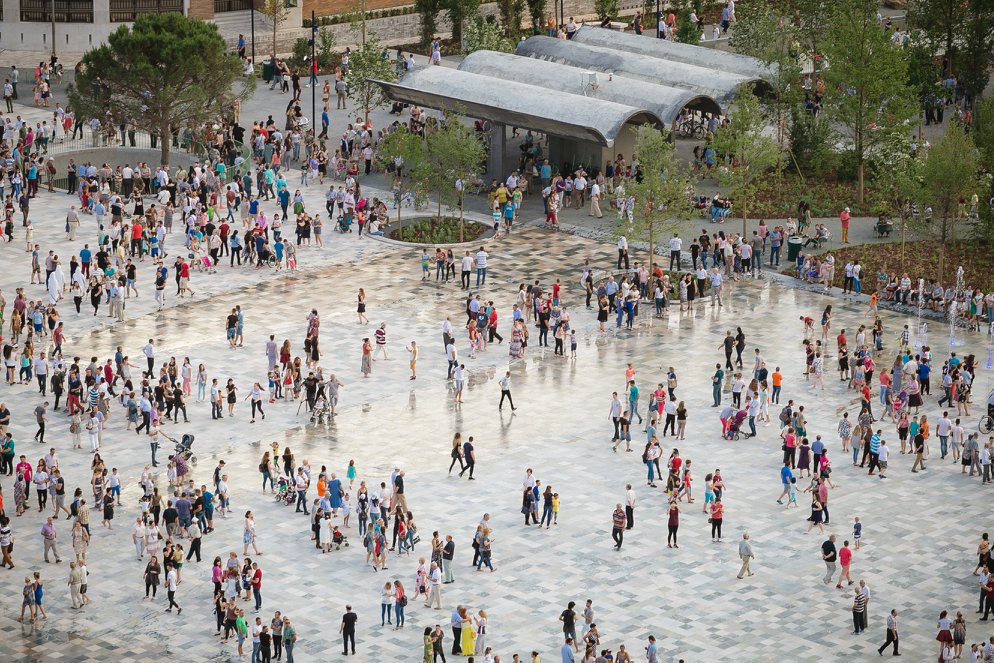 Piazza Scanderbeg Tirana Albania 5