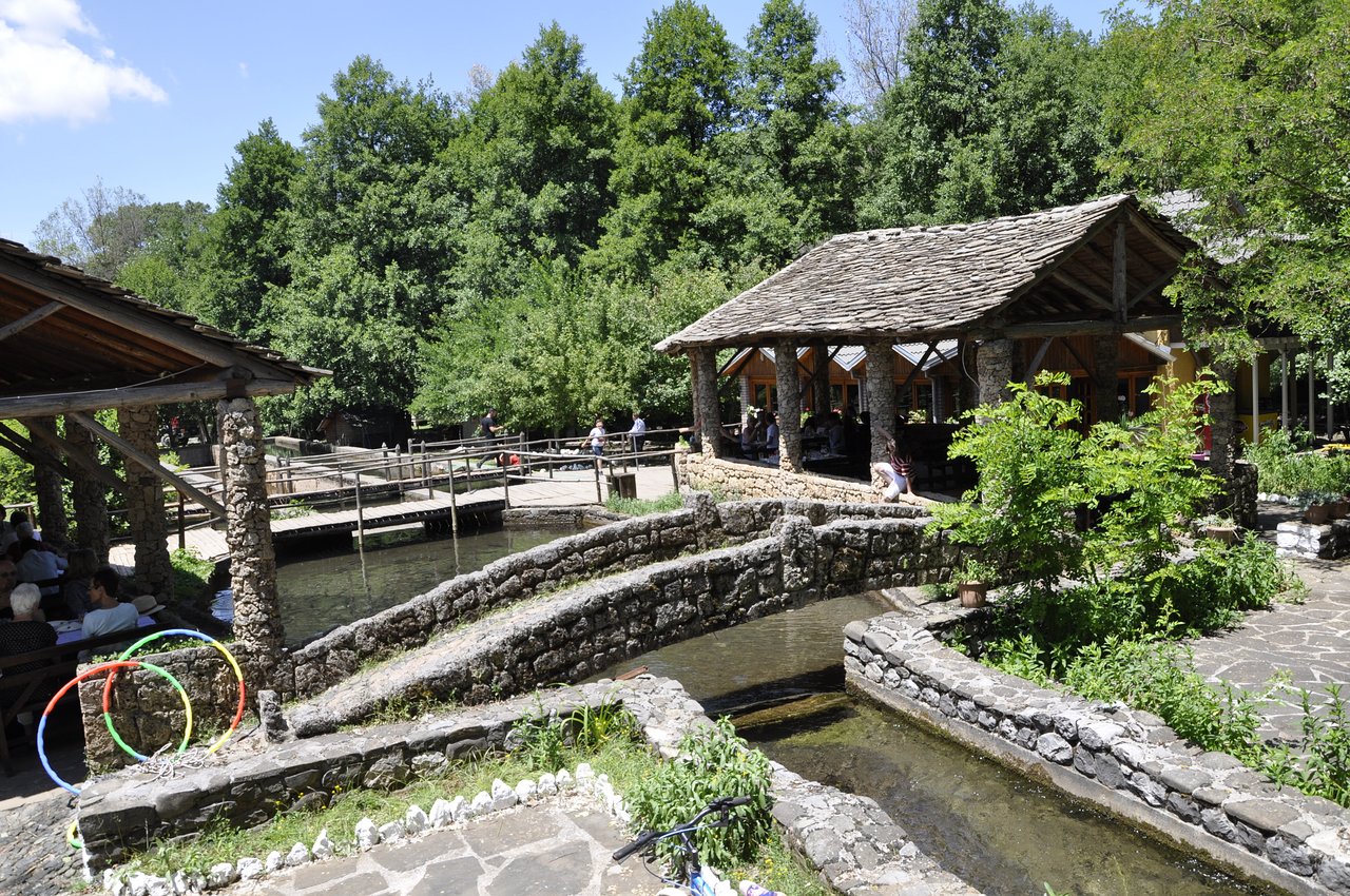 Farma Sotira, lungo la strada che collega Leskovik ad Erseka Farma Sotira, lungo la strada che collega Leskovik ad Erseka
