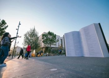 Vocabolario Albanese Piazza Scanderbeg Tirana