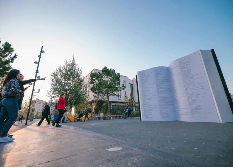 Vocabolario Albanese Piazza Scanderbeg Tirana