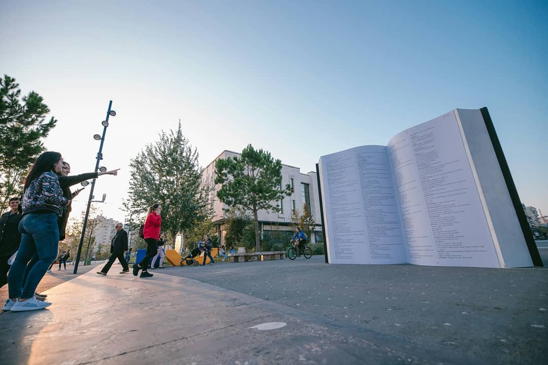 Vocabolario Albanese Piazza Scanderbeg Tirana