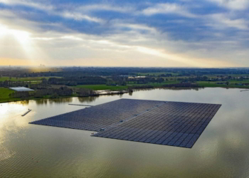 Illustrazione Centrale Solare Galleggiante